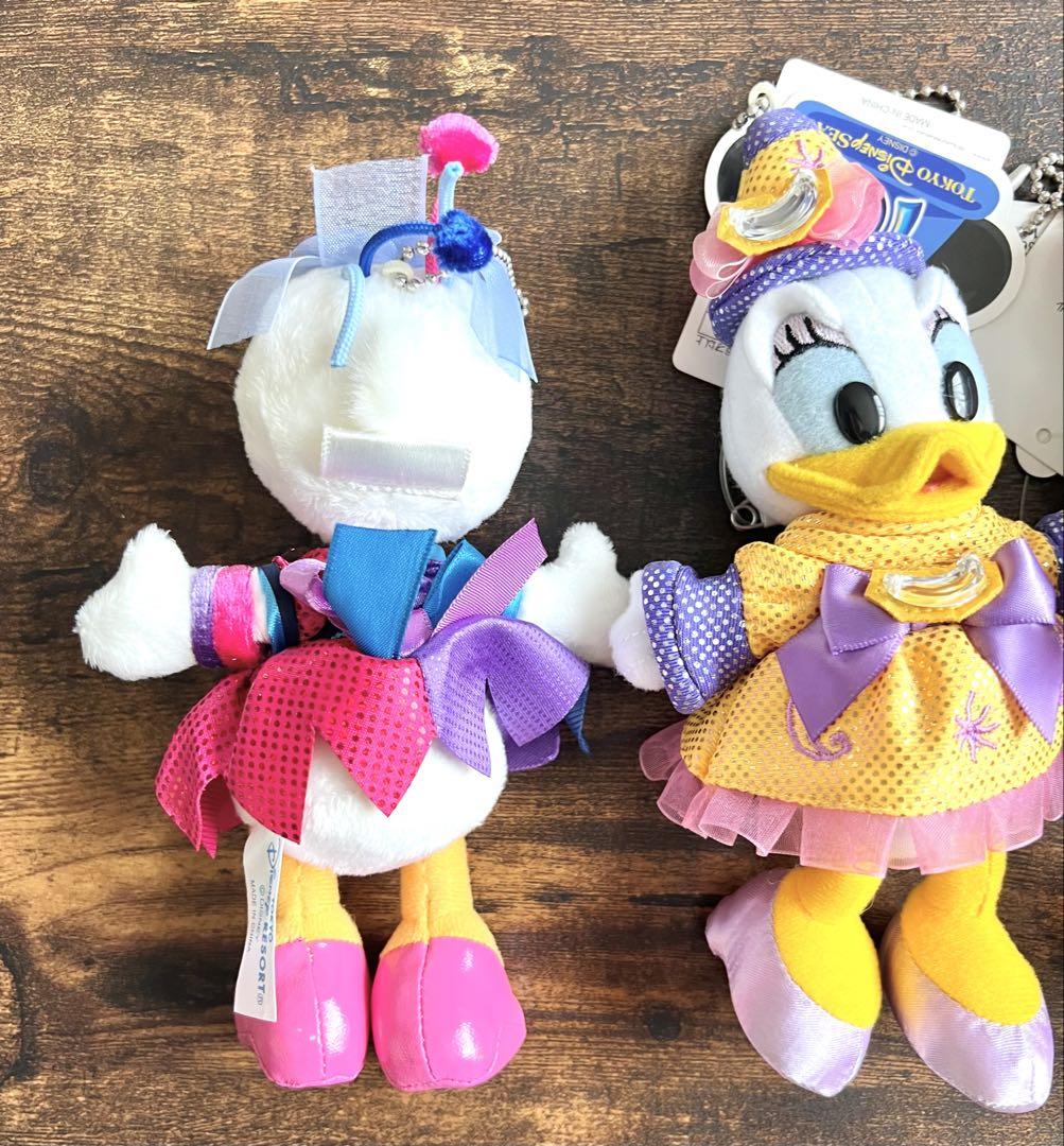 新品タグ付き(1つのみピンタグなし) ぬいぐるみバッジ　ドナルド　デイジー