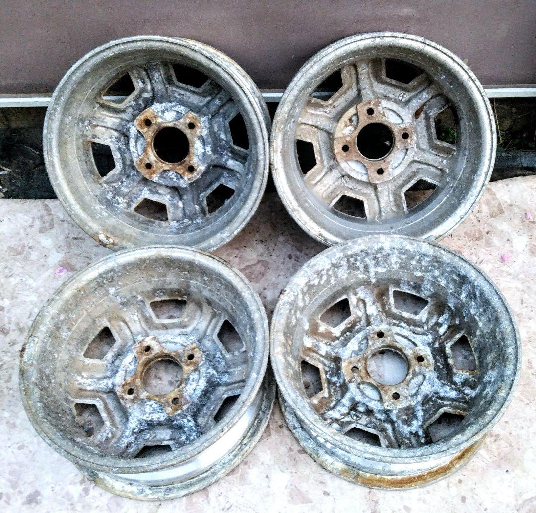 旧車 スカイラインNISAAN14×5.5JJ+30 PCD114.3 4穴4本