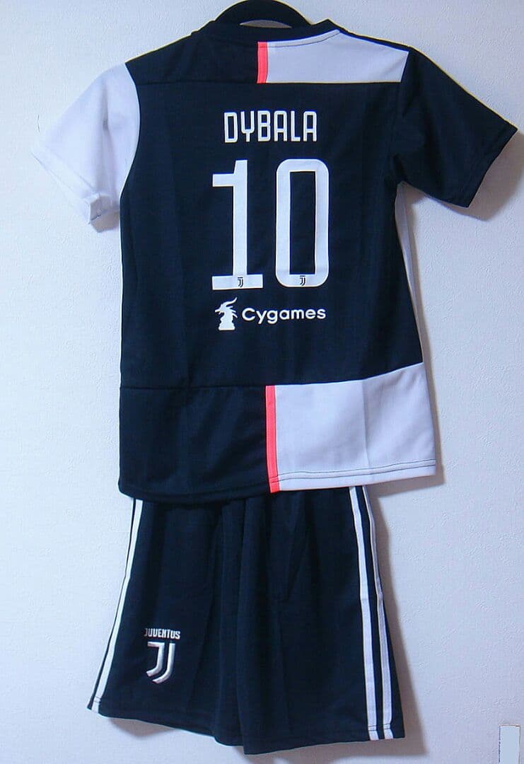 メルカリ 新品 ディバラ ユベントス 白黒10番m上下セット ユーベ 子供用キッズ セットアップ 2 090 中古や未使用のフリマ