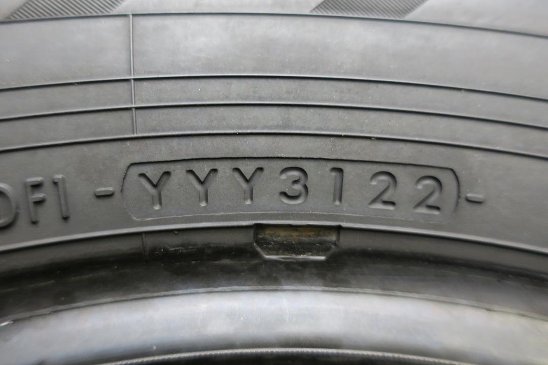 8~9分山 2022年製 215/60R16 ヨコハマ ブルーアース RV03