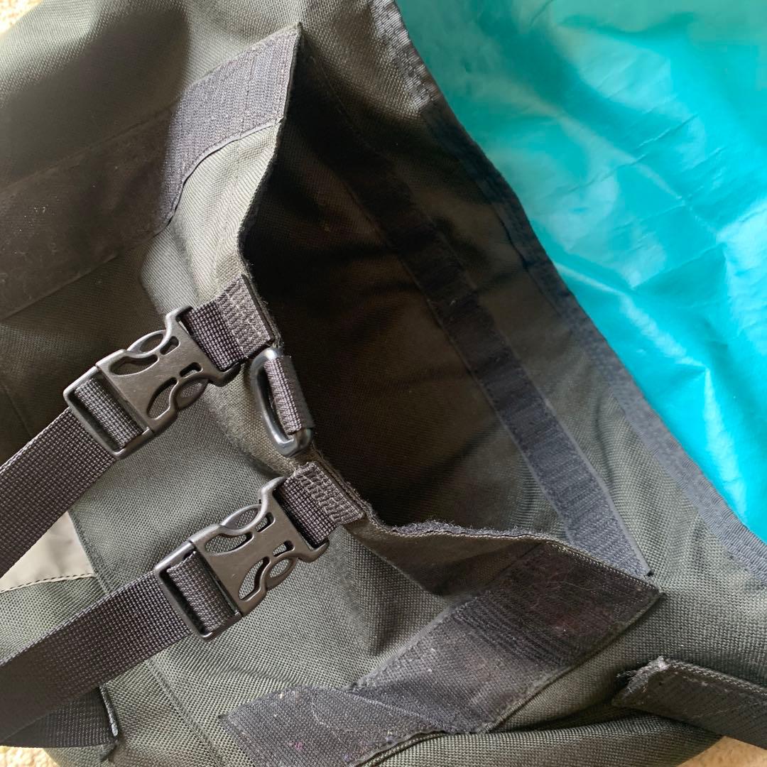 Under The Weather メッセンジャーバッグ 防水ポーチ付