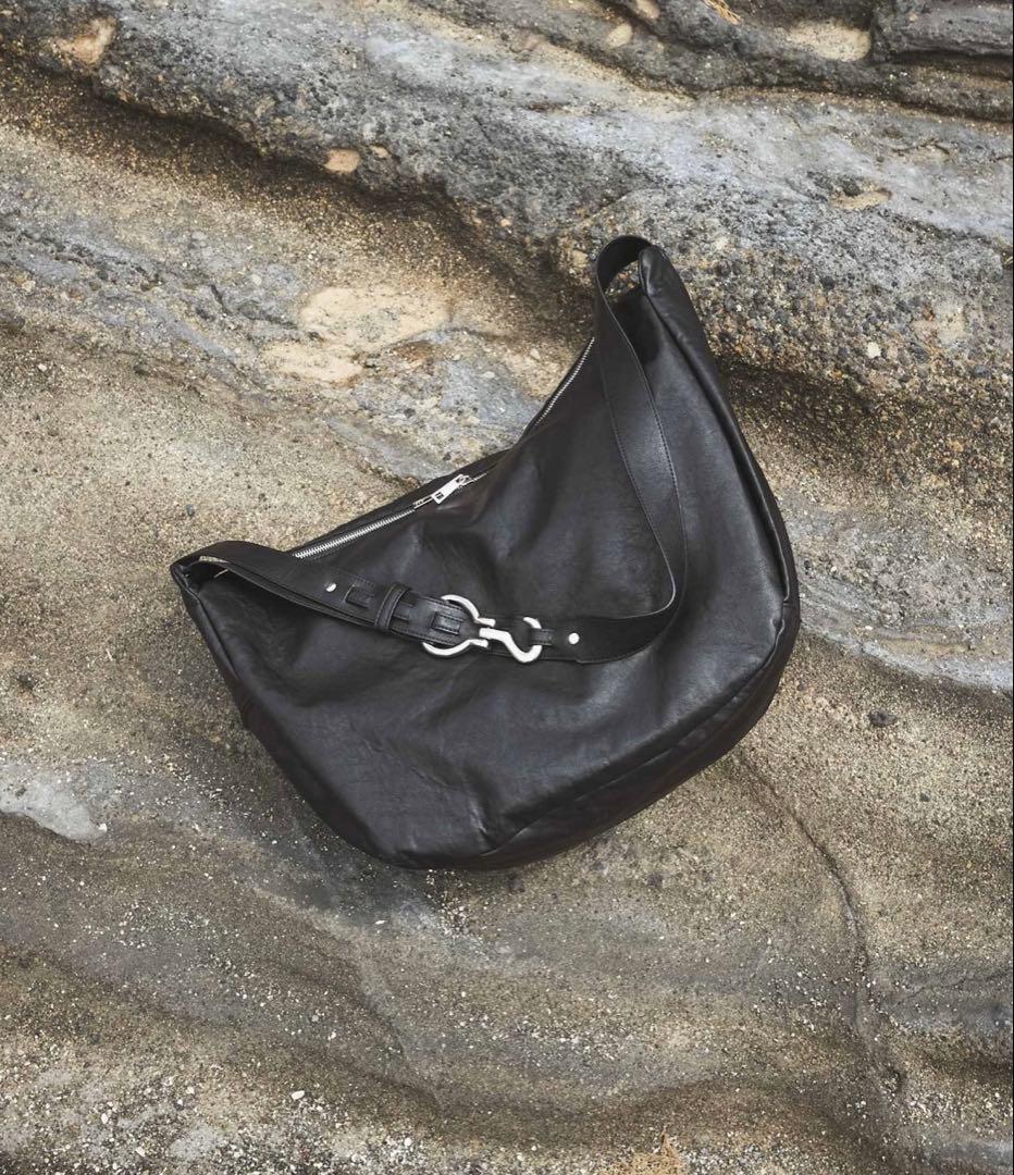 【VELNUS】ベルトデザイン ルーズビッグ合皮ショルダーバッグ