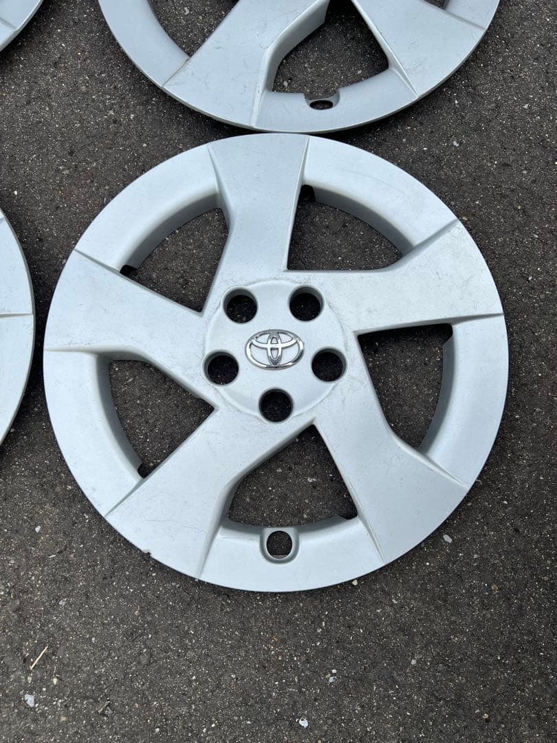 中古 ZVW30 トヨタ プリウス 前期 純正 ホイールキャップ 4枚 中古 ZVW30 トヨタ プリウス 前期 純正 ホイールキャップ 4枚
