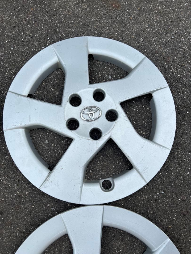 中古 ZVW30 トヨタ プリウス 前期 純正 ホイールキャップ 4枚 中古 ZVW30 トヨタ プリウス 前期 純正 ホイールキャップ 4枚
