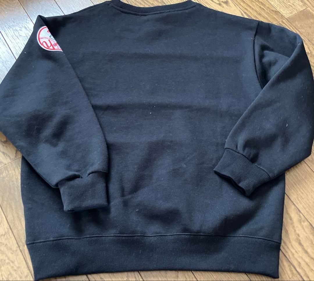 黒スウェット クルーネック ロゴ刺繍