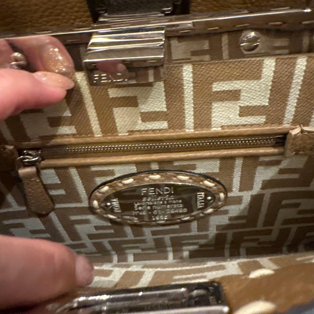 バッグ FENDI MINI PEEKABOO