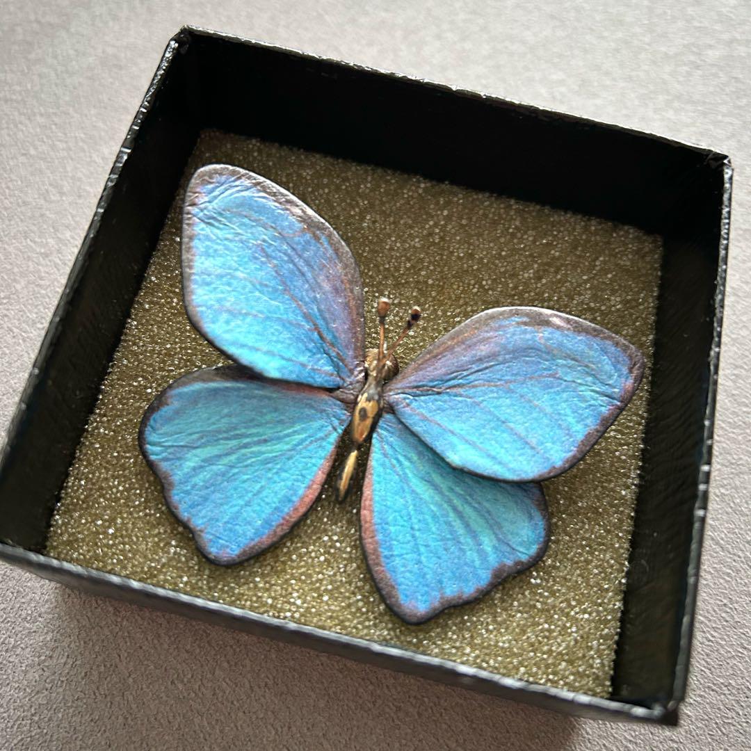 TORQUATA レザー蝶ピアス