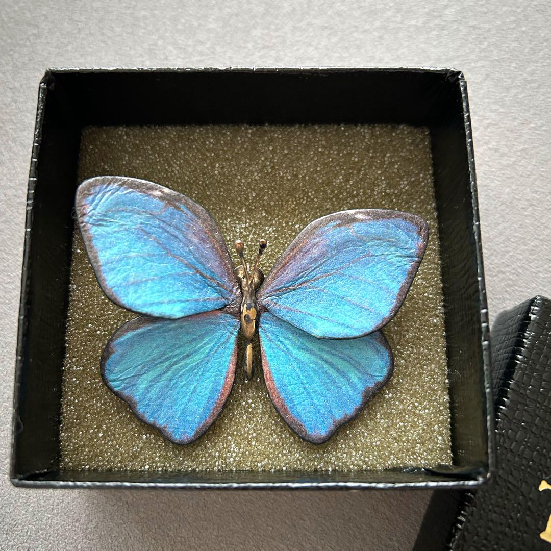 TORQUATA レザー蝶ピアス