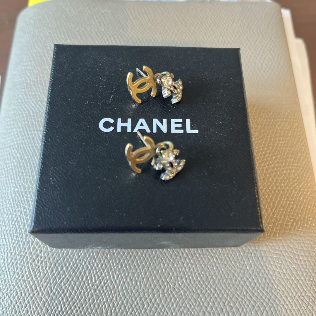 CHANEL ロゴピアス ストーン付き