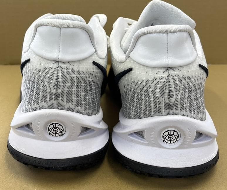 2020年のクリスマスの特別な衣装 新品 ナイキ カイリー ロー 4 TB