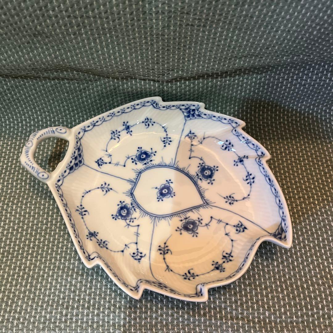 ロイヤルコペンハーゲン リーフディッシュ ブルーフルーテッドハーフレースRoyal Copenhagen