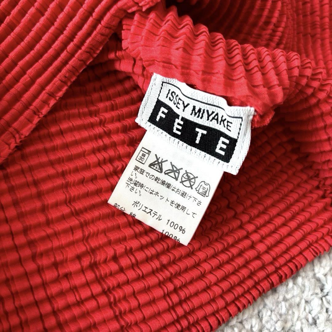 【ISSEY MIYAKE】プリーツ加工長袖カーディガン 赤 フリル ゴージャス ISSEY MIYAKE】プリーツ加工長袖カーディガン 赤 フリル ゴージャス