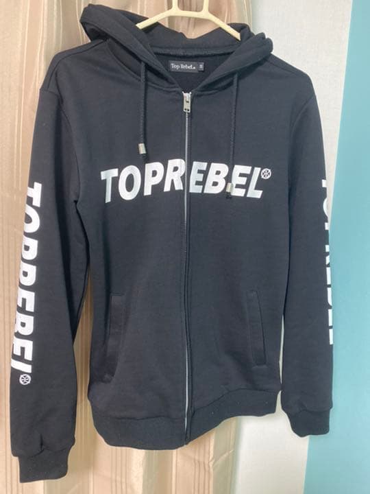 TOP REBEL パーカー　二つセット レベル
