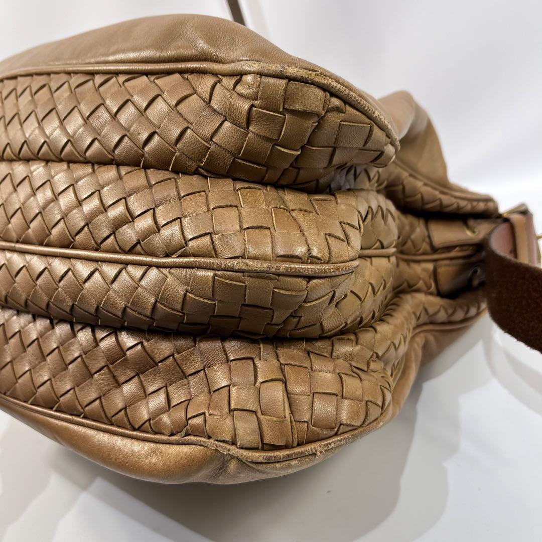 BOTTEGA VENETA イントレチャート　ショルダーバッグ