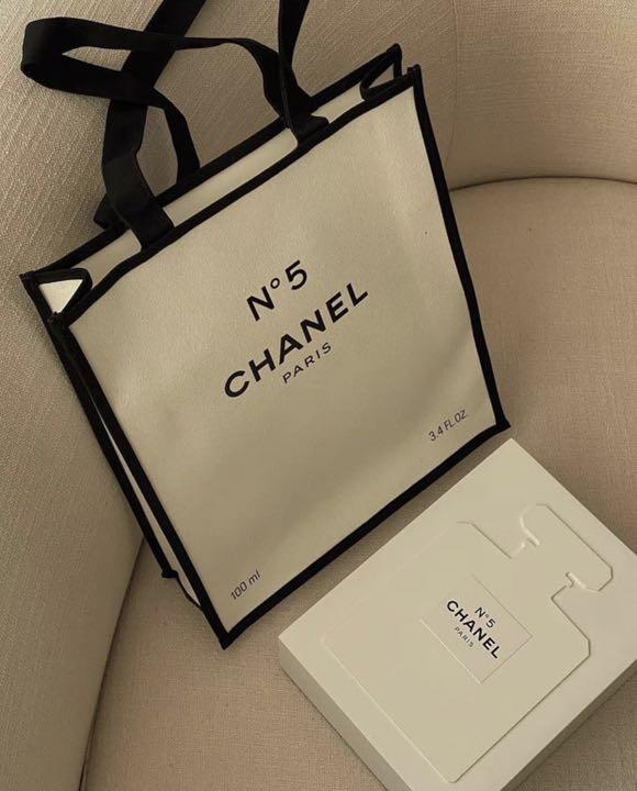 【35%OFF】
N5香水 CHANEL ノベルティ 100周年限定 トートバッグ トートバッグ 【35%OFF】
N5香水 CHANEL ノベルティ 100周年限定 トートバッグ トートバッグ