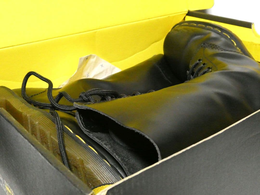 箱付き&美品!ドクターマーチンUK5ブラック黒14ホールハードコアパンク 箱付き&美品!ドクターマーチンUK5ブラック黒14ホールハードコアパンク