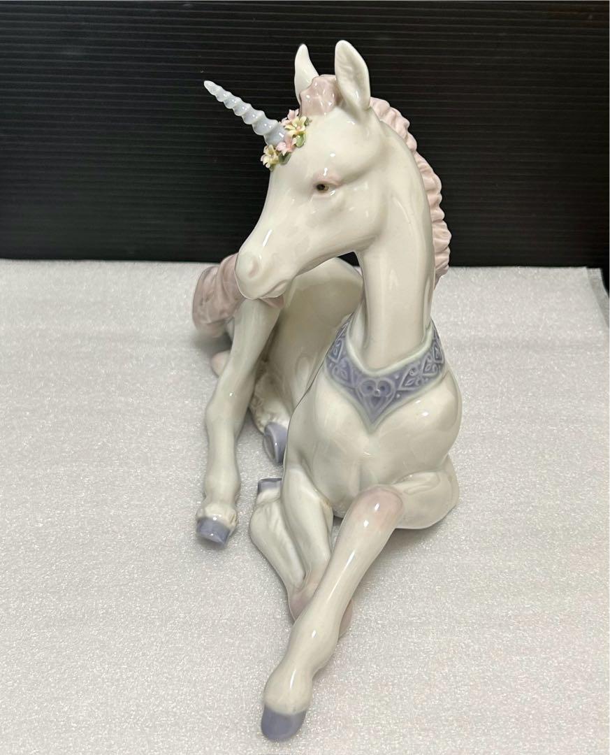 フィギュリン 置物