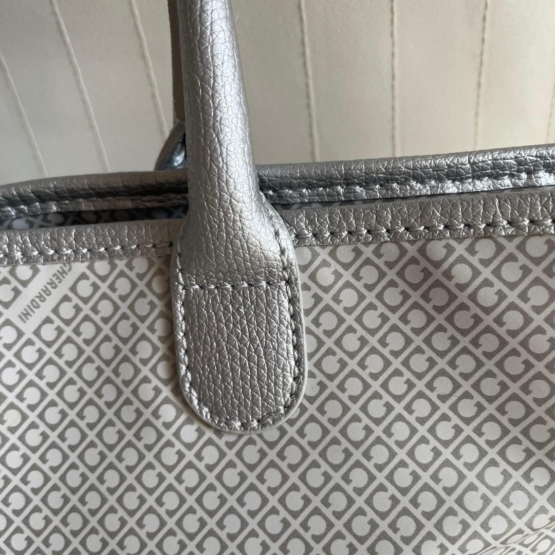 ゲラルディーニ✳︎トートバッグ✳︎美品✳︎シルバー ゲラルディーニ✳︎トートバッグ✳︎美品✳︎シルバー