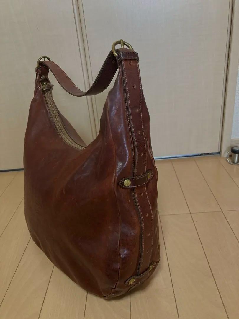 イルビゾンテ　ハーフムーンショルダー　大きいタイプ