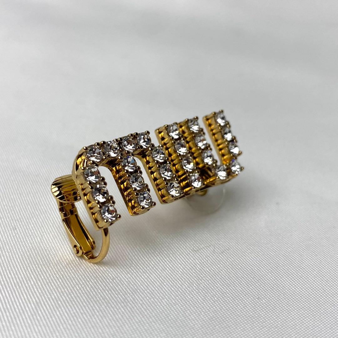 【箱付き】MIUMIU ミュウミュウ ピアス クリスタル ロゴゴールド 【箱付き】MIUMIU ミュウミュウ ピアス クリスタル ロゴゴールド