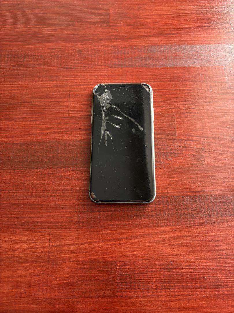 Apple iPhone 11 グリーン 128GB 画面・背面ひびあり