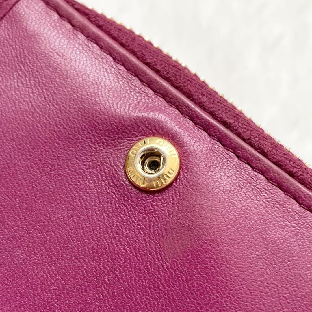美品✨ミュウミュウ ナッパインプントゥーレ 二つ折り財布 金具