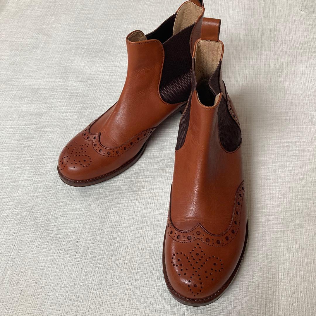 Human Woman ヒューマンウーマン　サイドゴアブーツ　本革ウイングチップ