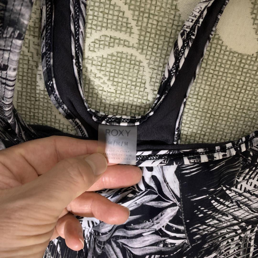 崎っちよ　ロキシー　フィットネス水着