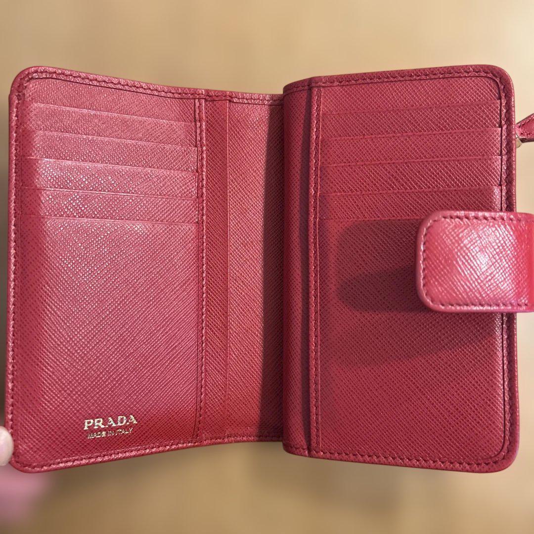 PRADA レッド 二つ折り財布 - メルカリ
