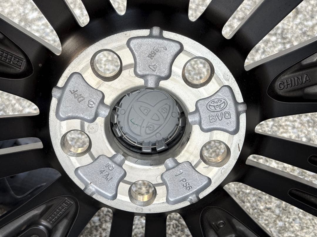 新車外し トヨタ ヤリスクロス 純正18インチ ホイール タイヤ 4本セット