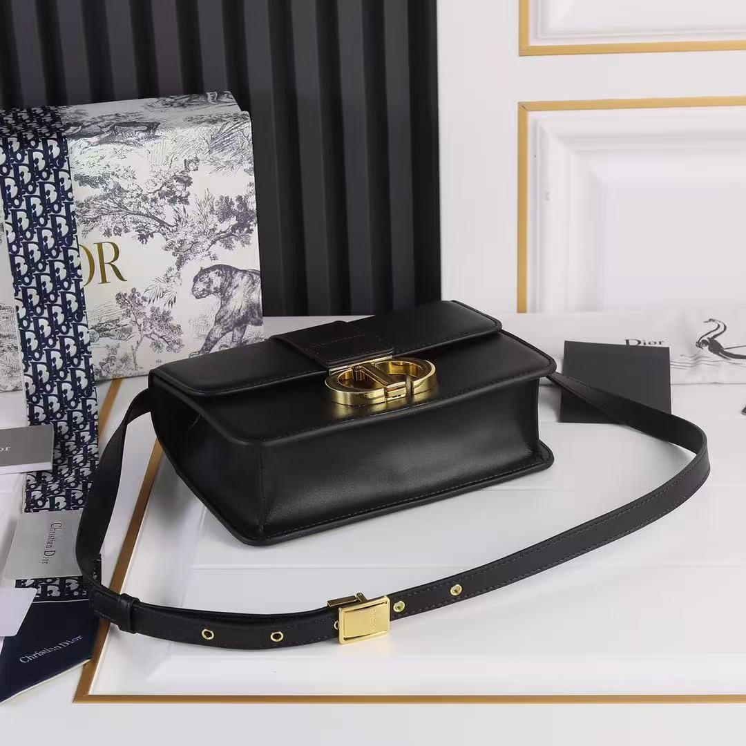 dior黒いフラップ付きショルダーバッグ dior黒いフラップ付きショルダーバッグ