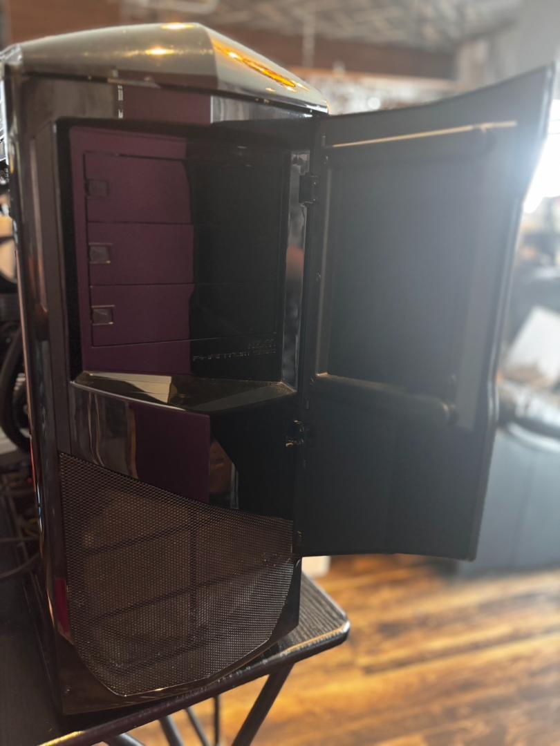 PCケーㇲ　NZXT 『Phantom 530』水冷CPUクーラー　電源ユニット