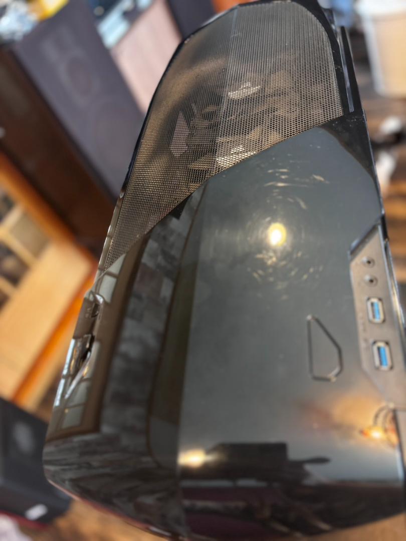 PCケーㇲ　NZXT 『Phantom 530』水冷CPUクーラー　電源ユニット