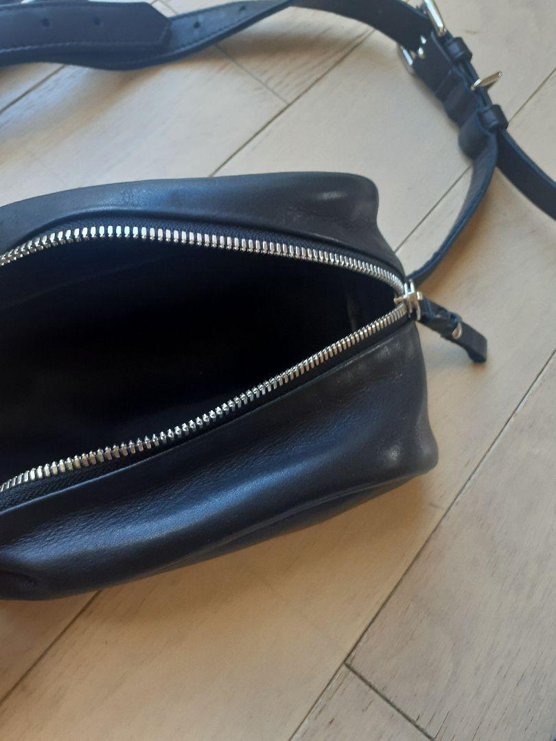 【美品】daisuke iwanaga バナナショルダー ブラック レザー