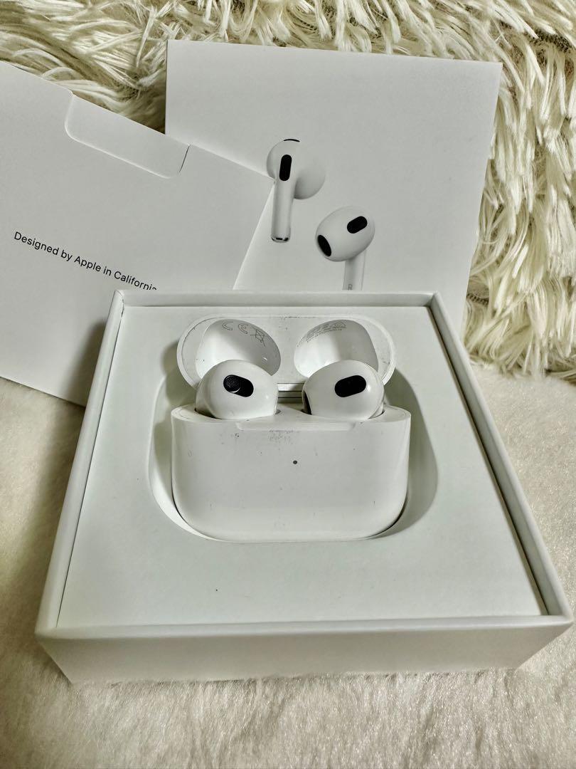 Apple AirPods 3 MagSafe  Case