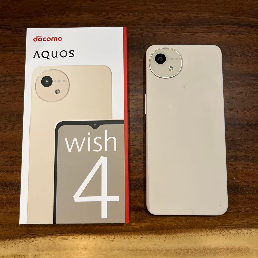 docomo AQUOS wish 4 本体 ホワイト 箱あり B