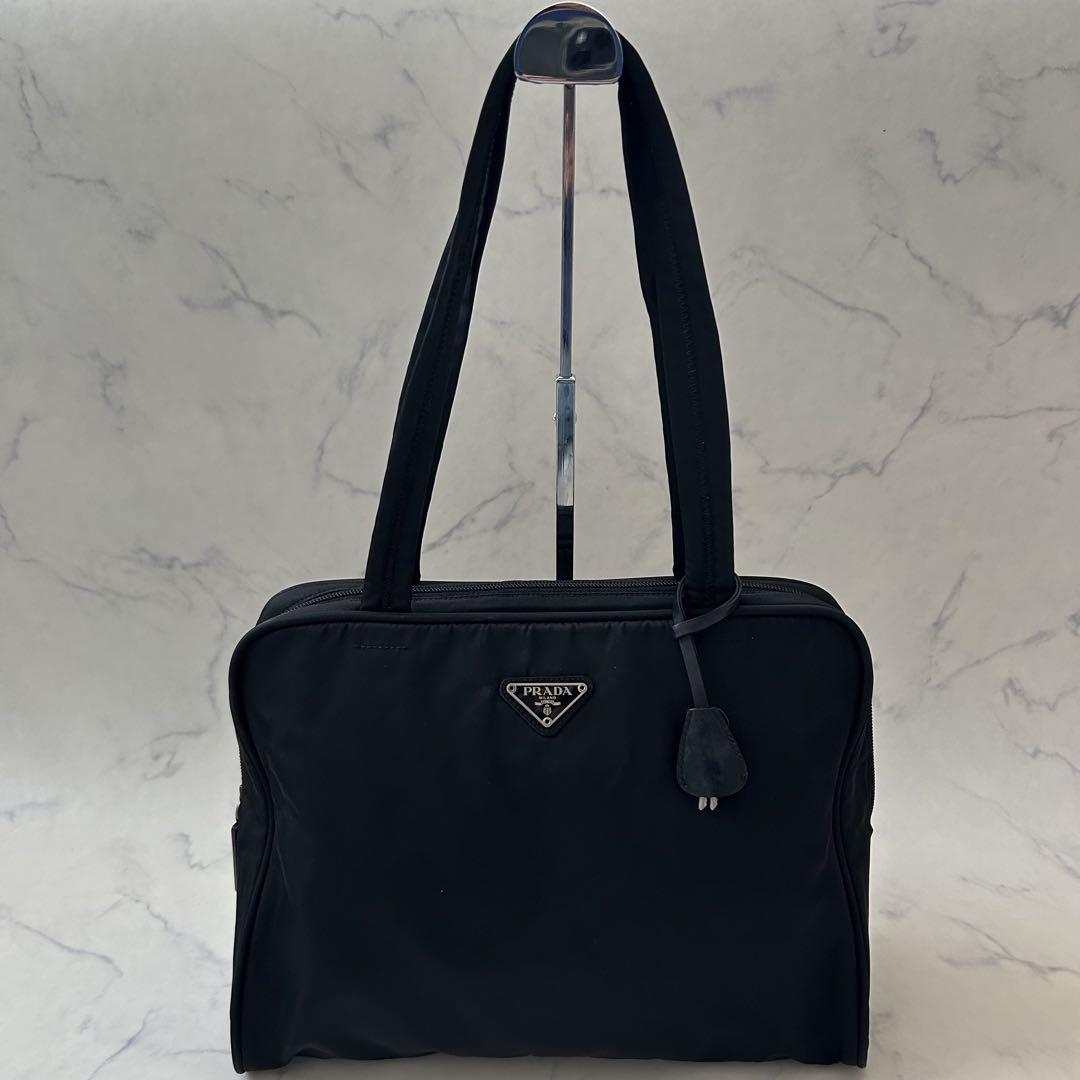 【美品】A4可 美品 プラダ ナイロン トートバッグ 三角プレート ロゴブラック 美品 プラダ トートバッグ 三角プレートロゴ ブラック ナイロン