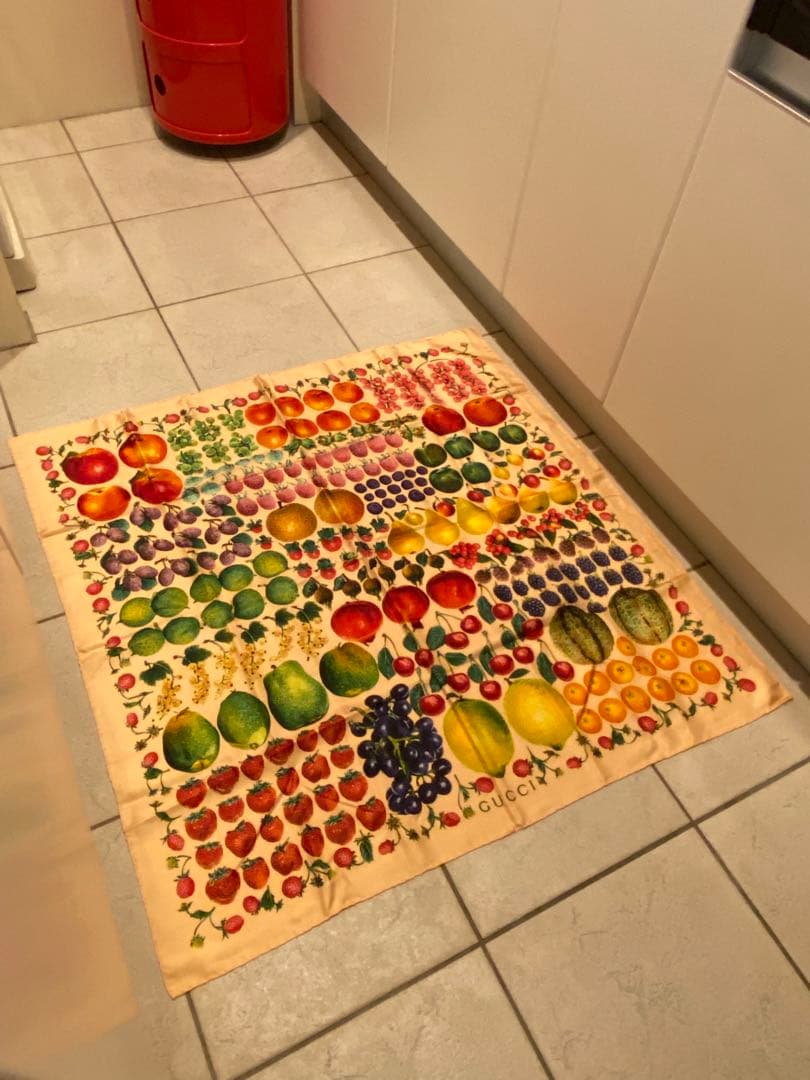 高評価の贈り物 グッチ 大判フルーツ柄スカーフ バンダナ/スカーフ