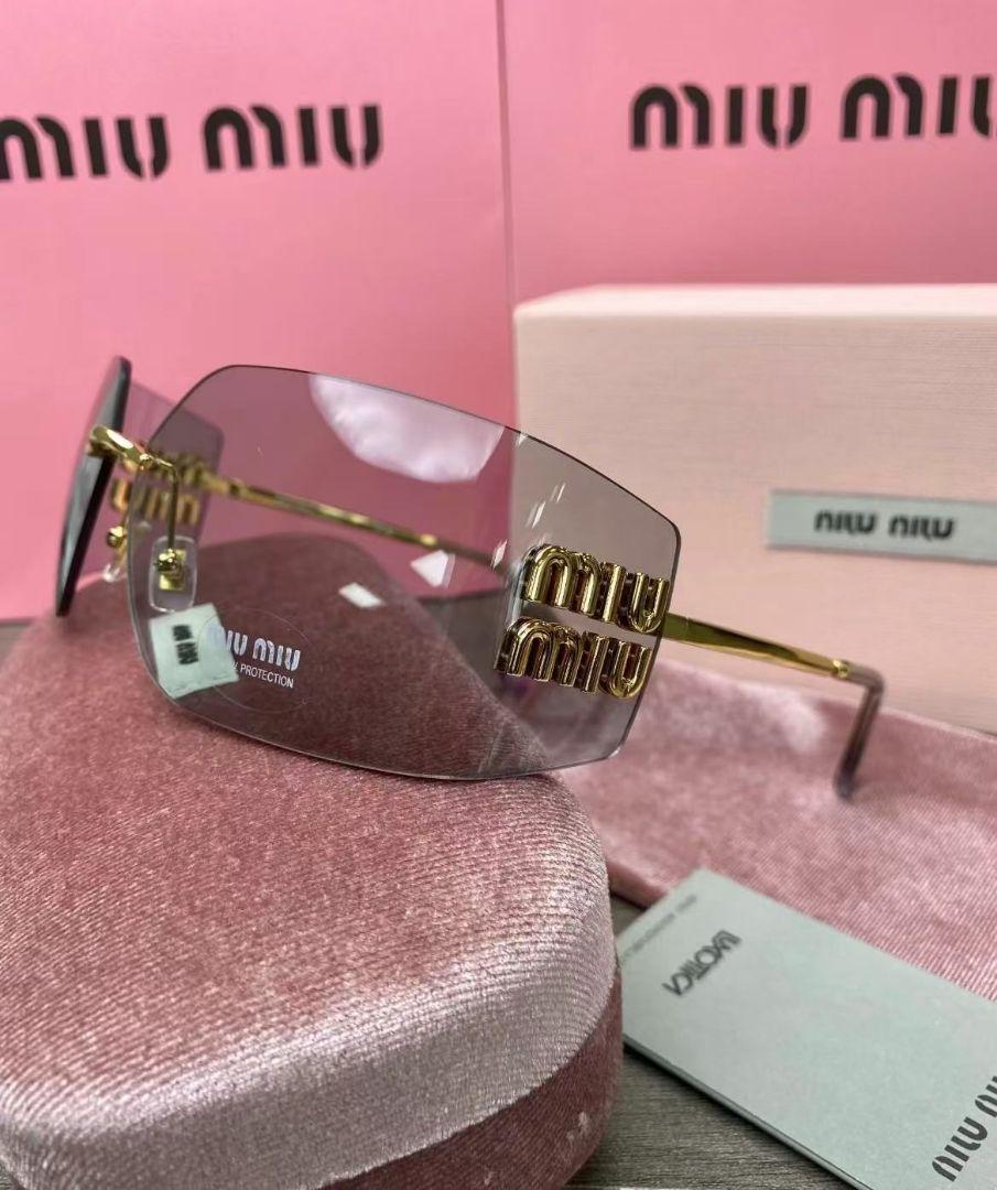 miumiuブラック サングラス