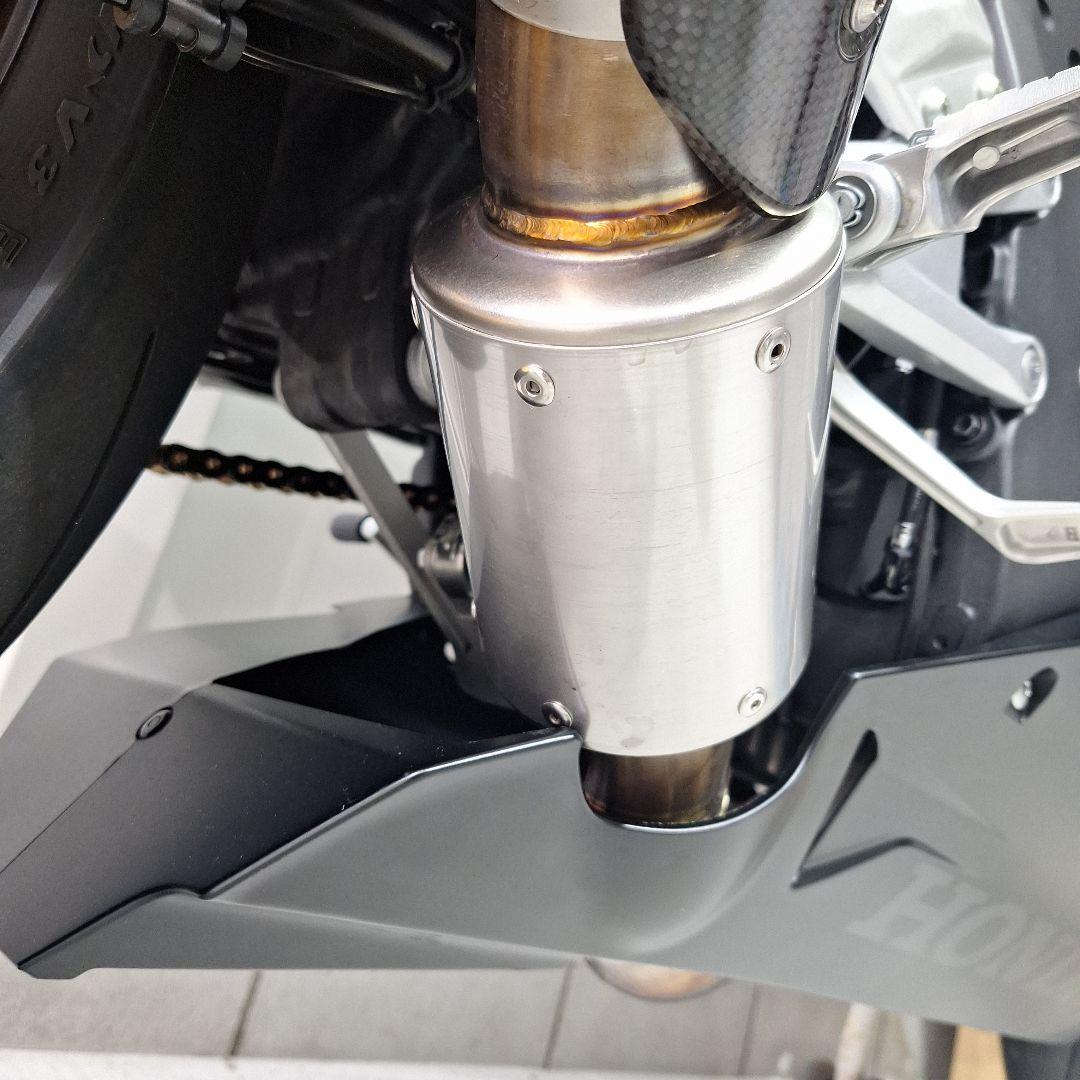 アクラポビッチ　CBR1000RR-R スリップオンマフラー