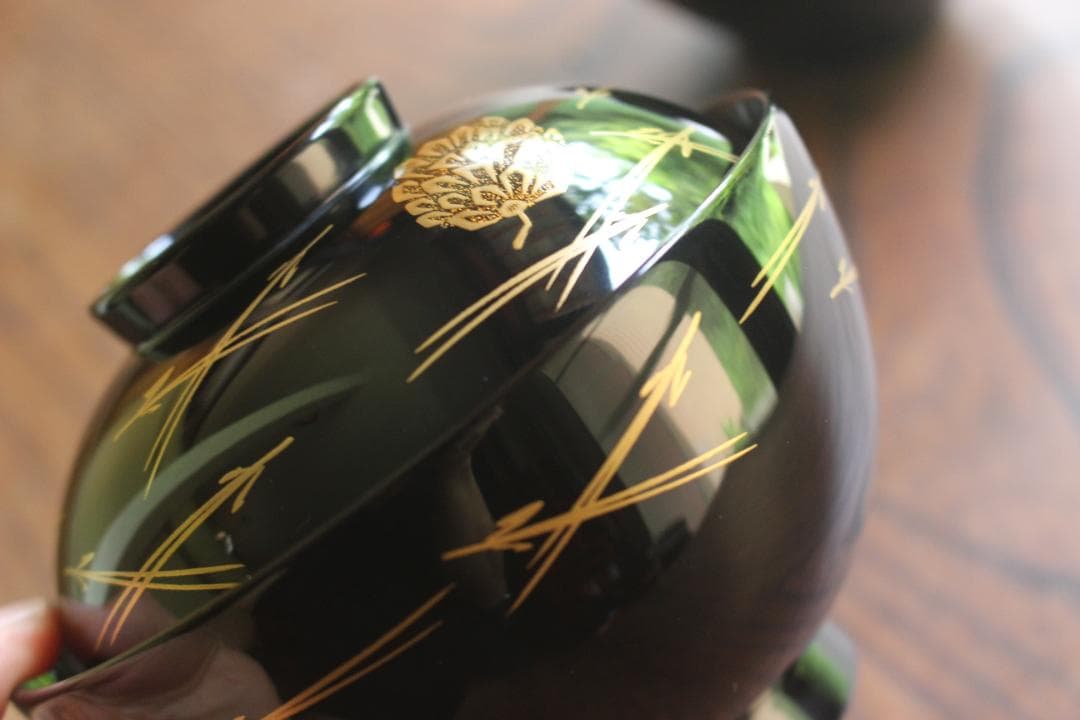 デッドストック！上質黒漆に極上松蒔絵の映えるお椀2点（検