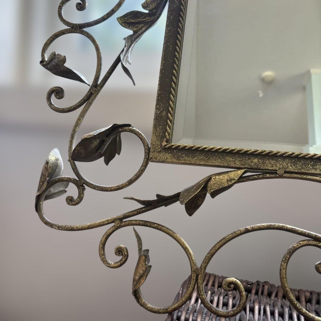 人気ブランドの新作も！ 18 19日2日間 !! 装飾的な金色の壁掛け鏡目立った傷や汚れなし