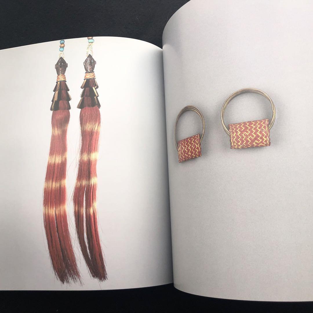 格安SALEスタート！ イヤリング ジェリーの世界 写真集 Orecchini etnici Skira 洋書