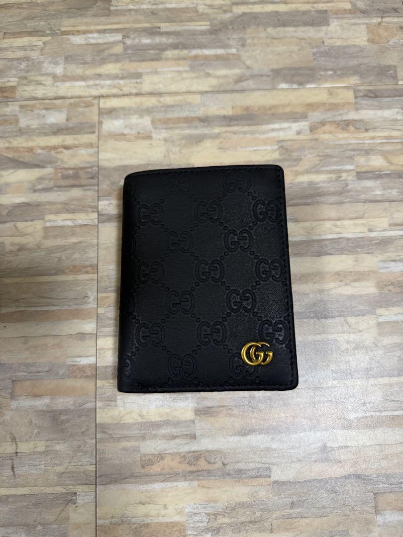 Gucci 黒 レザー 二つ折り財布 GGロゴ - メルカリ