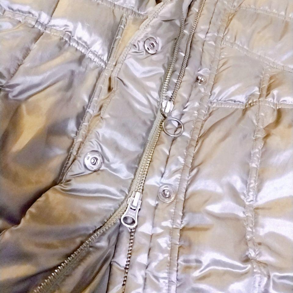 フード付ダウンジャケット
