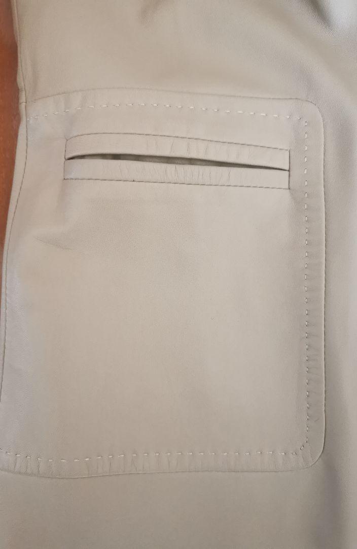 春　羊の本革　コート　ＬＬサイズ　ベージュ　ゴージャス　上品