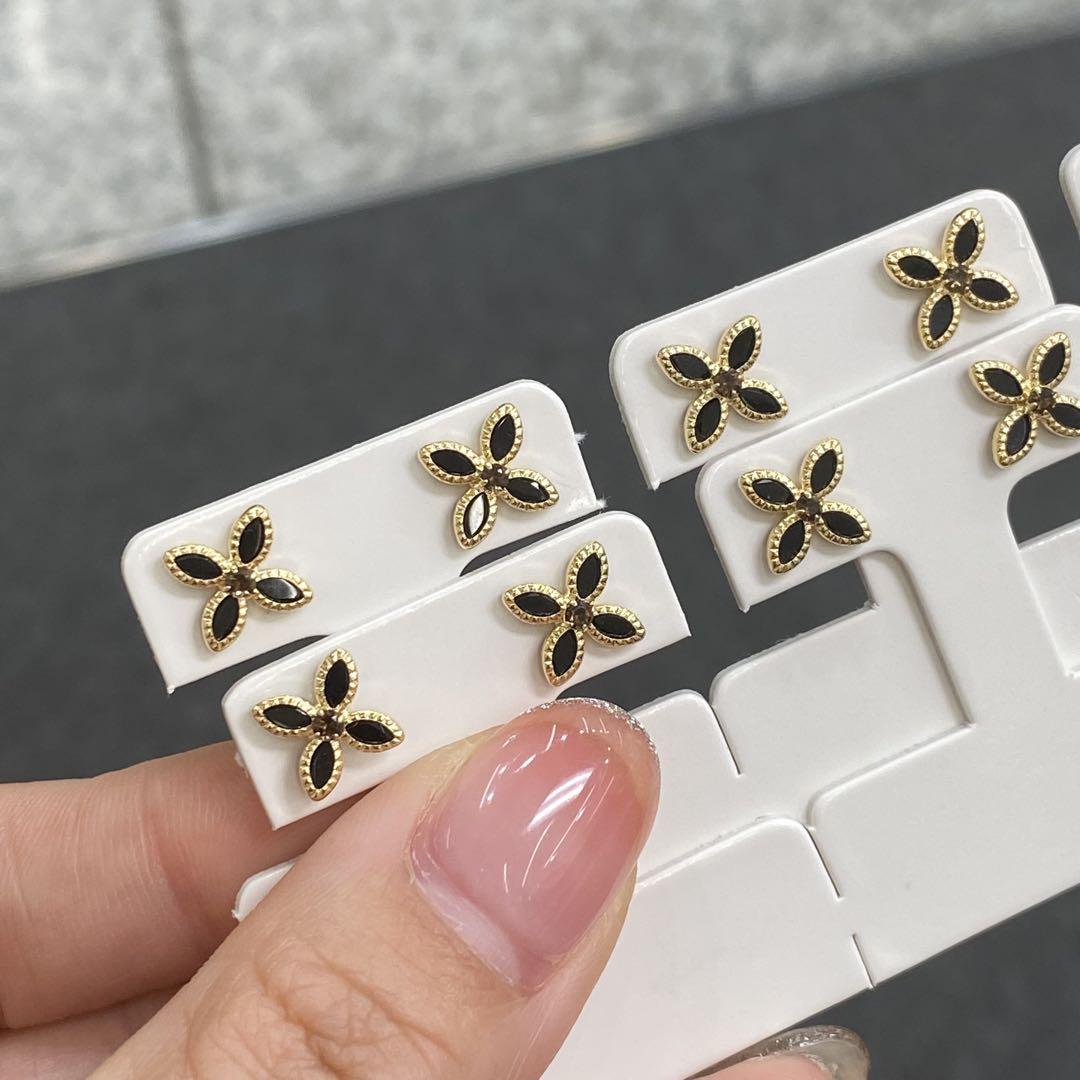 18金　黒曜石　ピアス　新品　ワンペア