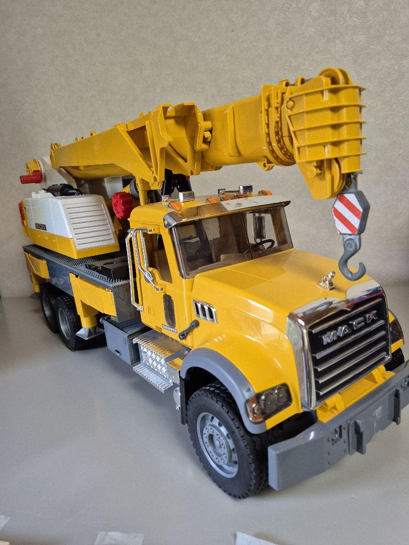 ブルーダー　MACK LIEBHERR クレーン