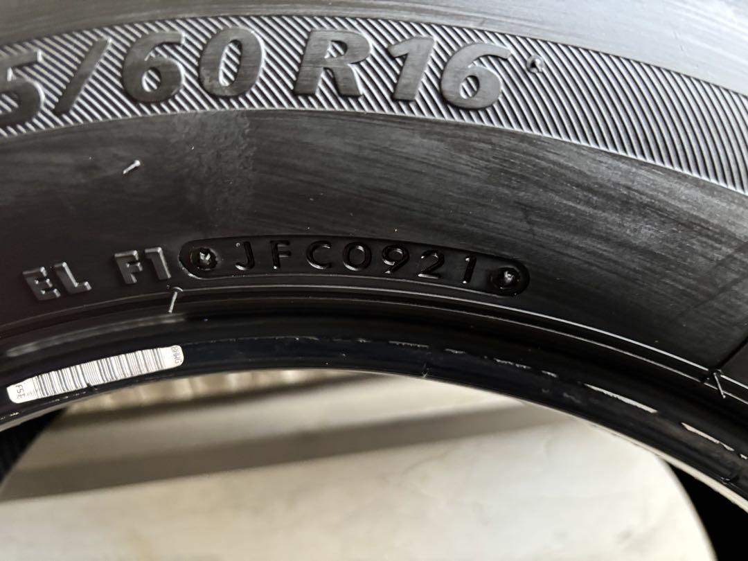 ②【バリ溝・国産】215/60R16 ブリヂストン　ネクストリー
