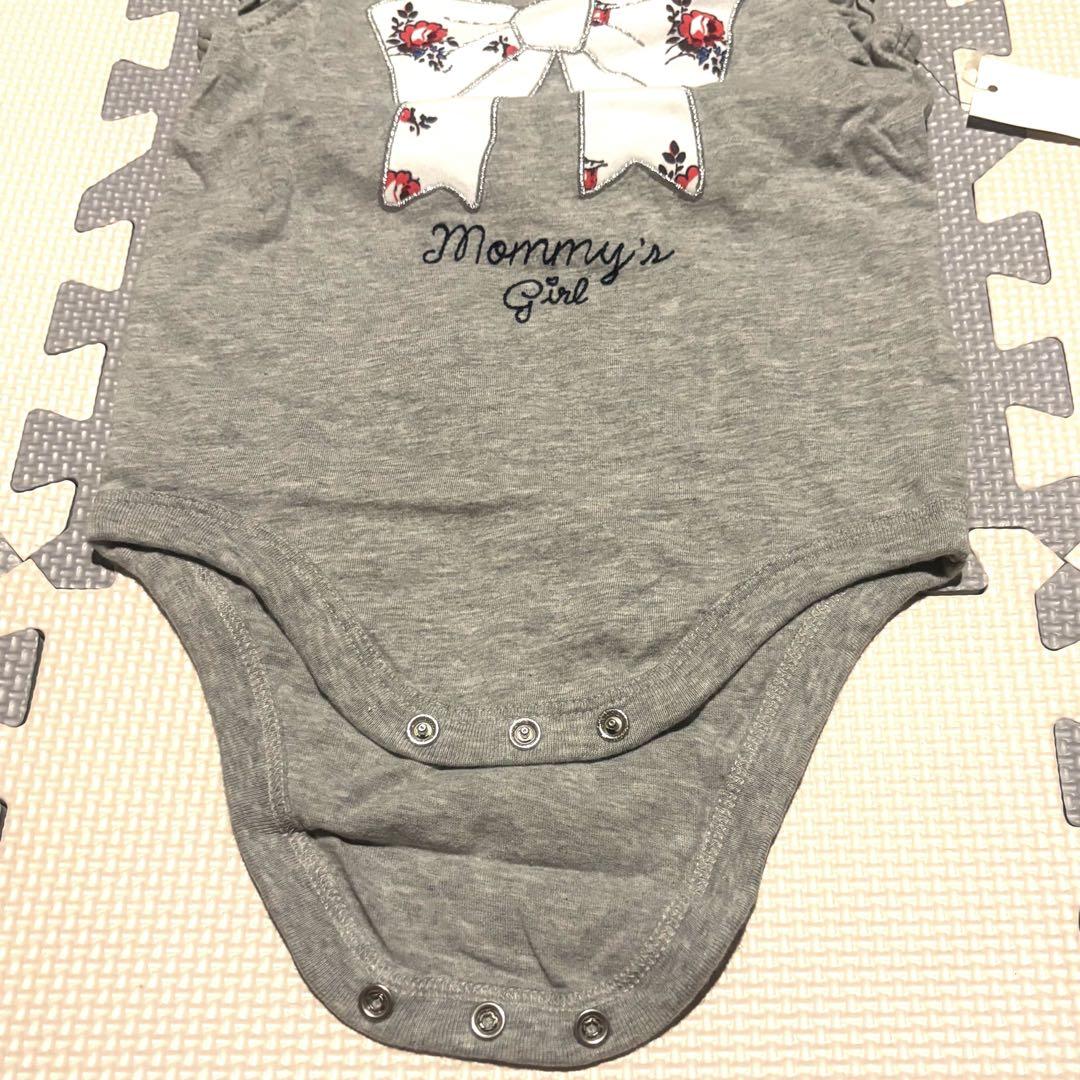 新品未使用タグ付き　【BABY】リボン柄ロンパース タグ付き GAP ロンパースリボン刺繍付きグレー - メルカリ